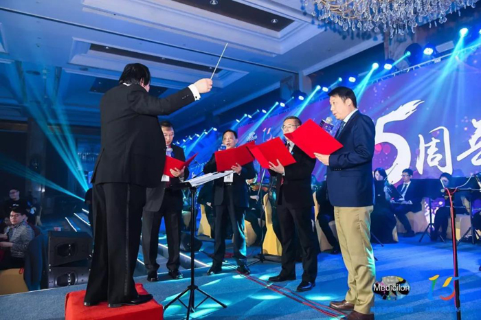 合唱：《故乡的云》