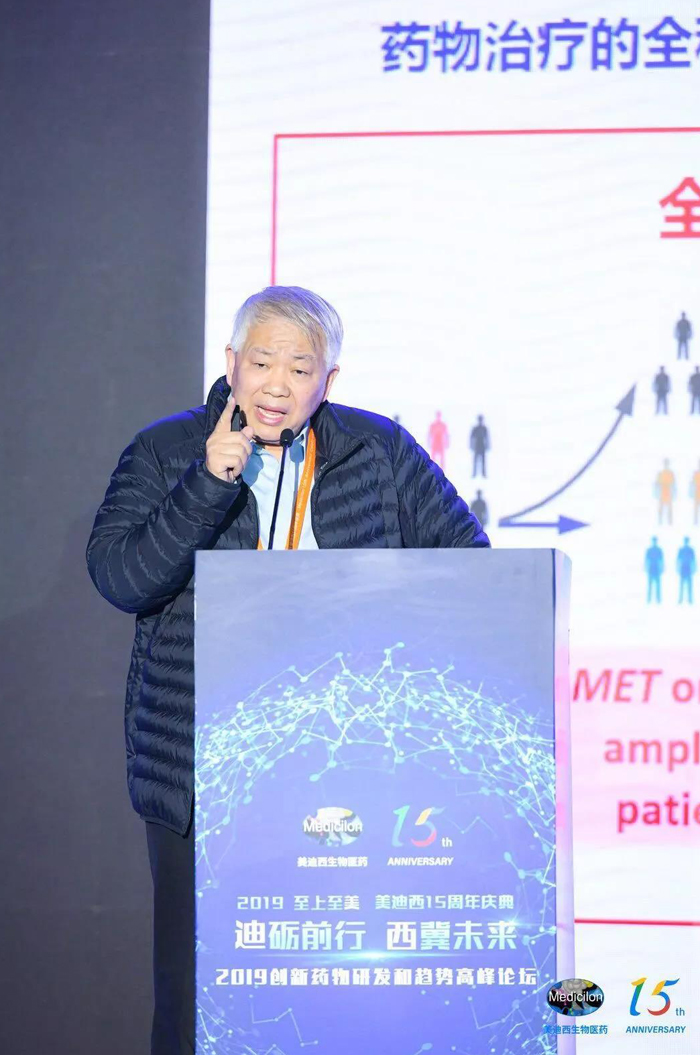 中国工程院院士、中国科学院大学药学院院长丁健