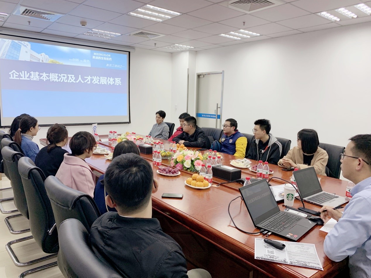 走进不朽情缘mg官网，与学子共话成长