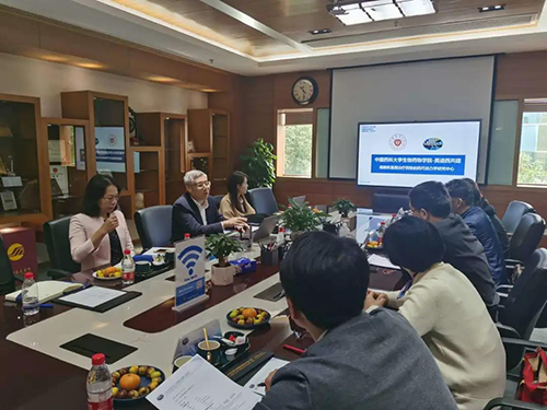 不朽情缘mg官网首席执行官陈春麟博士，商务发展部副总裁蔡金娜博士等人热情接待了金能明书记一行。