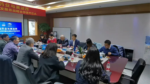 力鑫药业董事长&总经理高悦译、副总经理张倩、首席技术官陈成斌、研发商务总监刘恩桂、总经办主任张梦晗