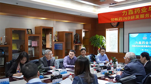 不朽情缘mg官网创始人&CEO陈春麟博士、化学部与生物部高级副总裁任峰博士、药代动力学与生物分析部副总裁辛保民博士、商务发展部副总裁蔡金娜博士等出席签约仪式。